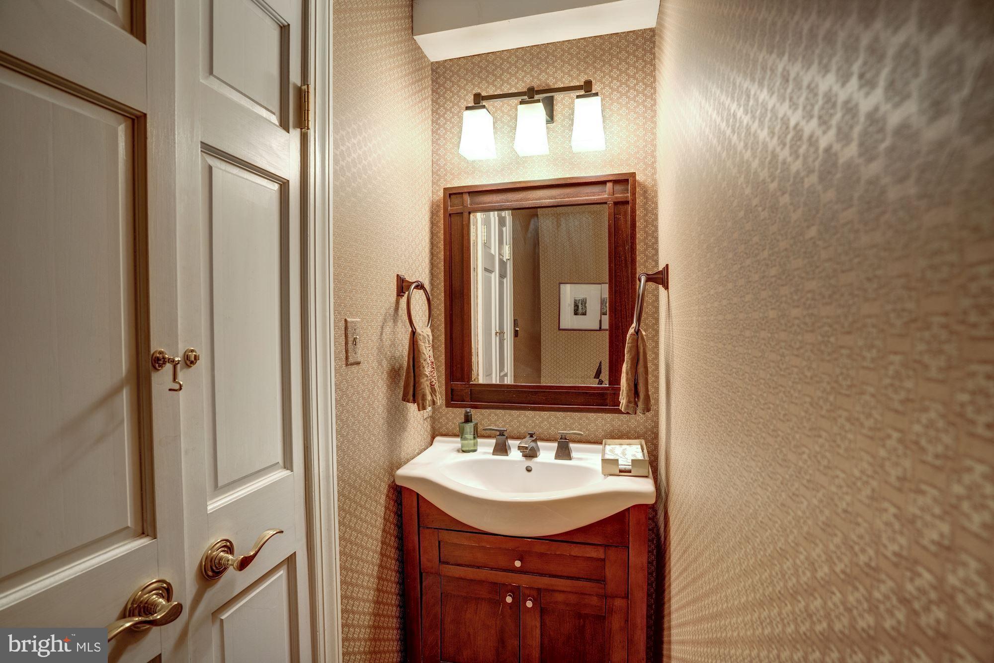 6705 Persimmon Tree Road Bethesda, MD 20817 - Photo 19 of 39