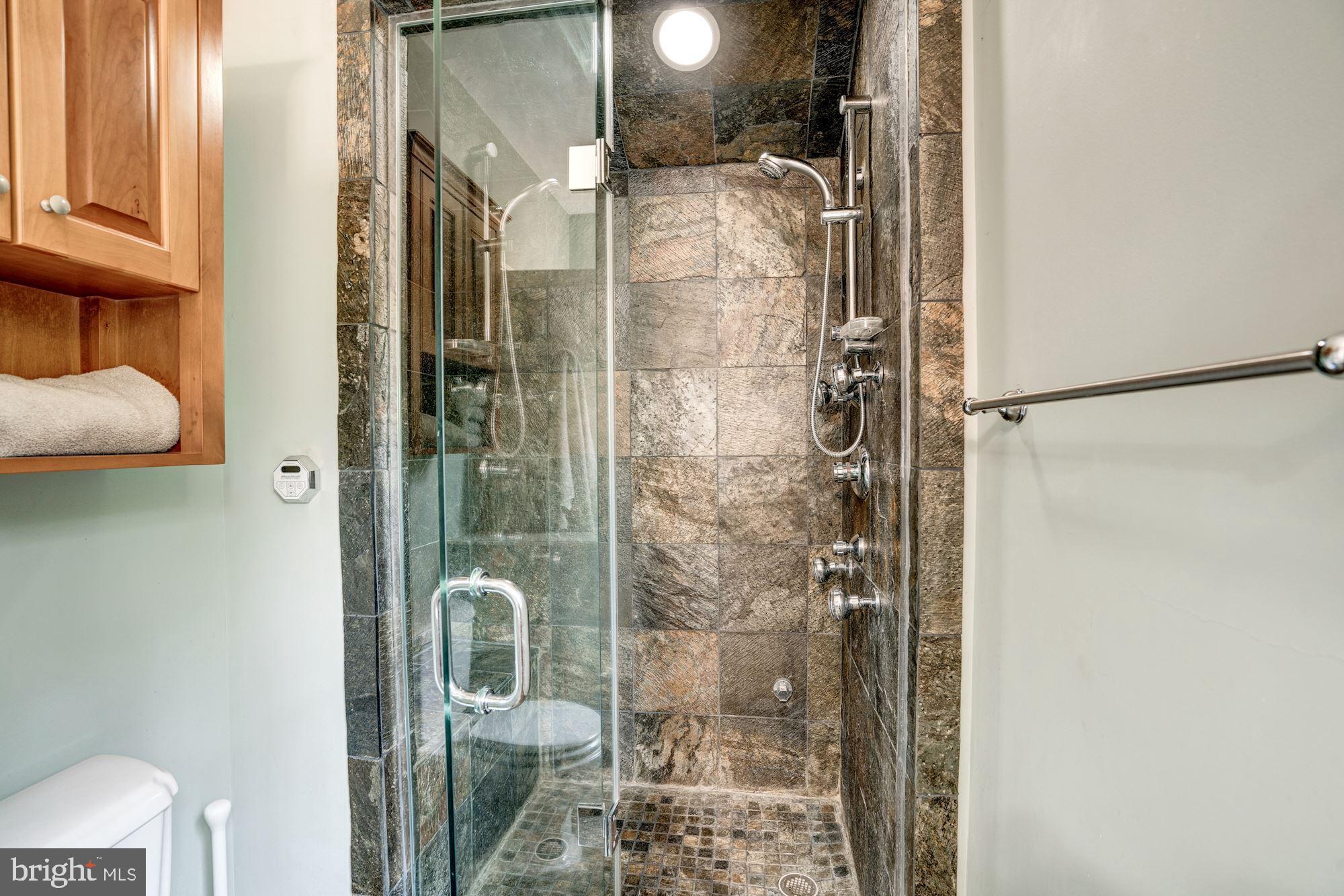 6705 Persimmon Tree Road Bethesda, MD 20817 - Photo 32 of 39