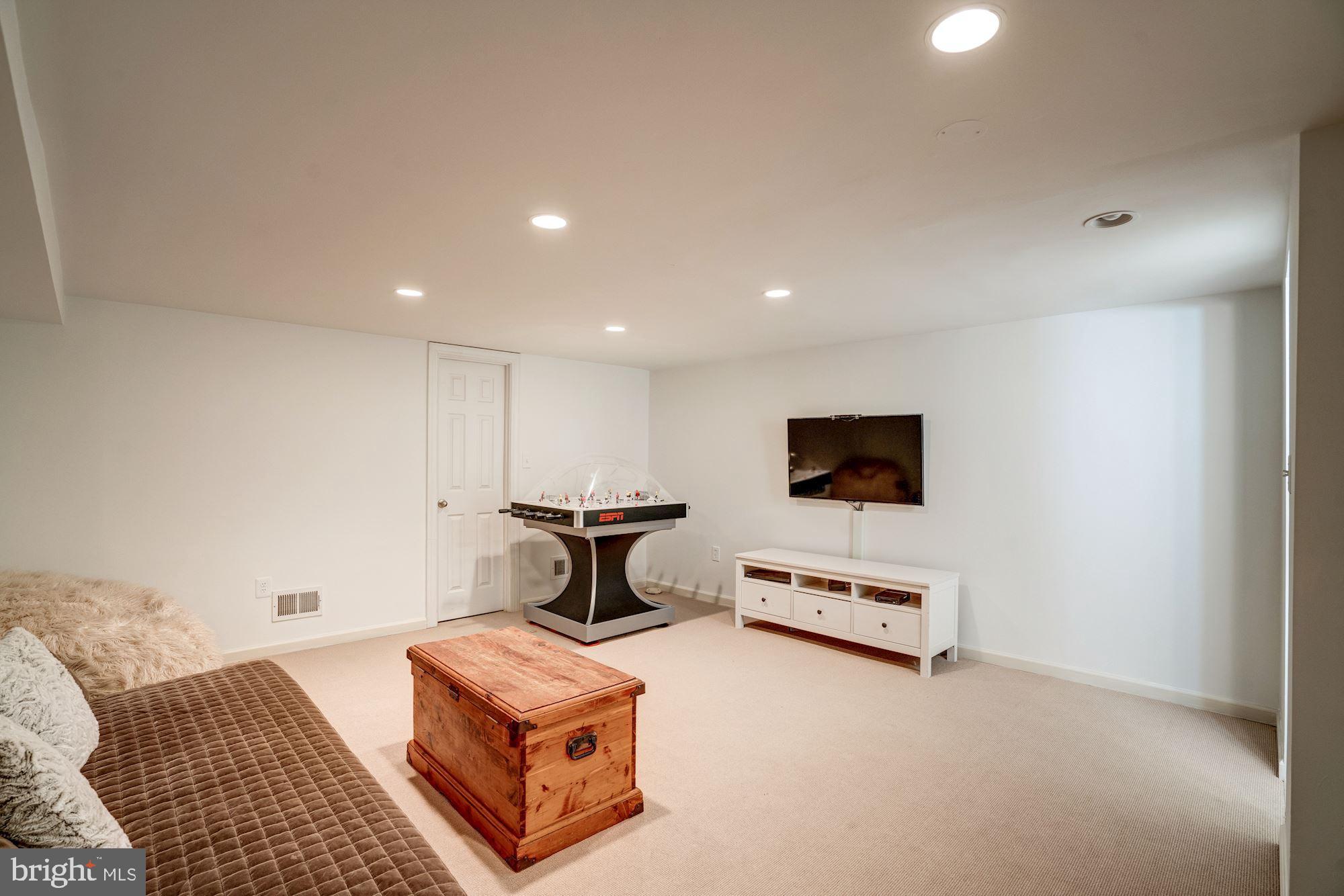 6705 Persimmon Tree Road Bethesda, MD 20817 - Photo 33 of 39