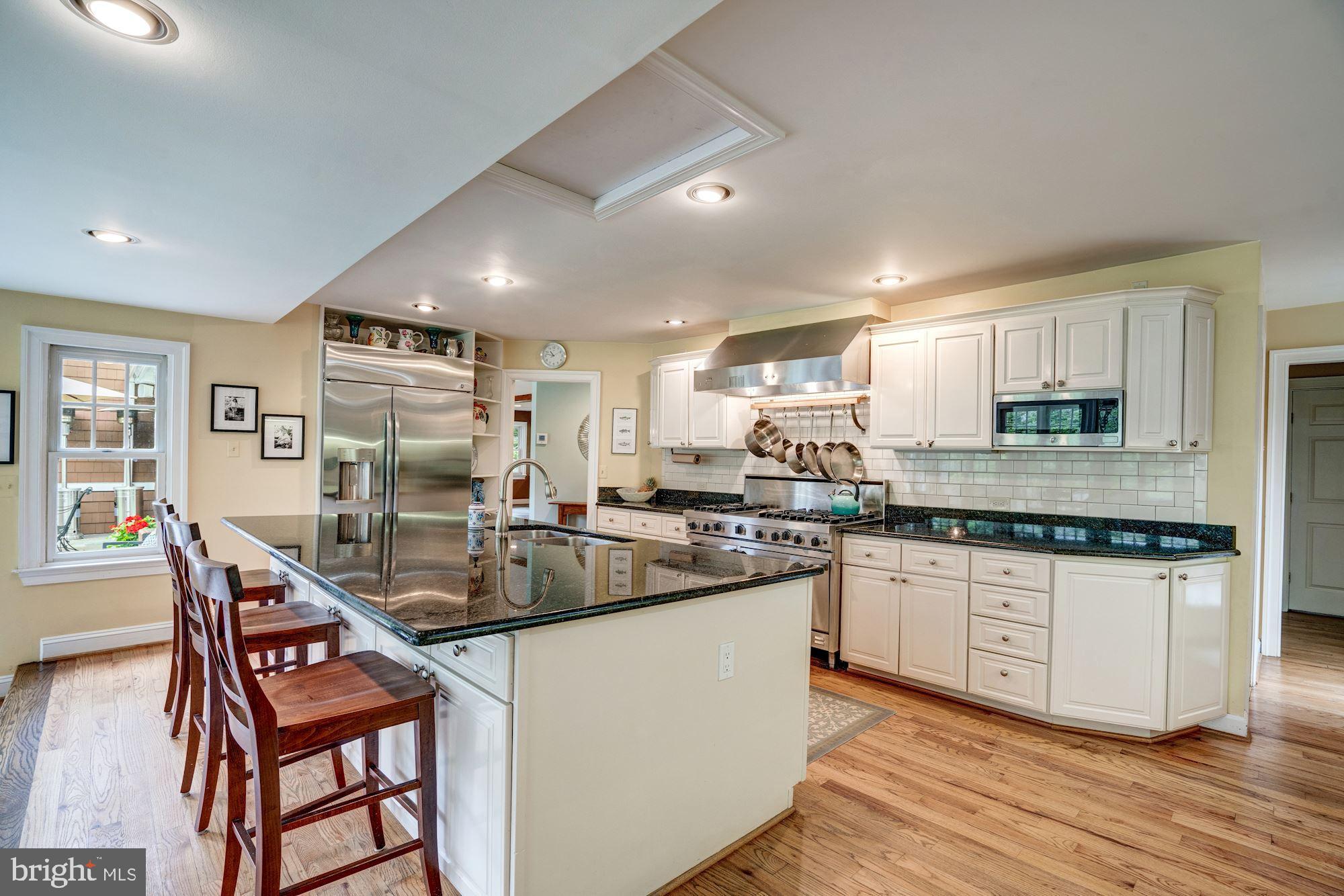 6705 Persimmon Tree Road Bethesda, MD 20817 - Photo 4 of 39