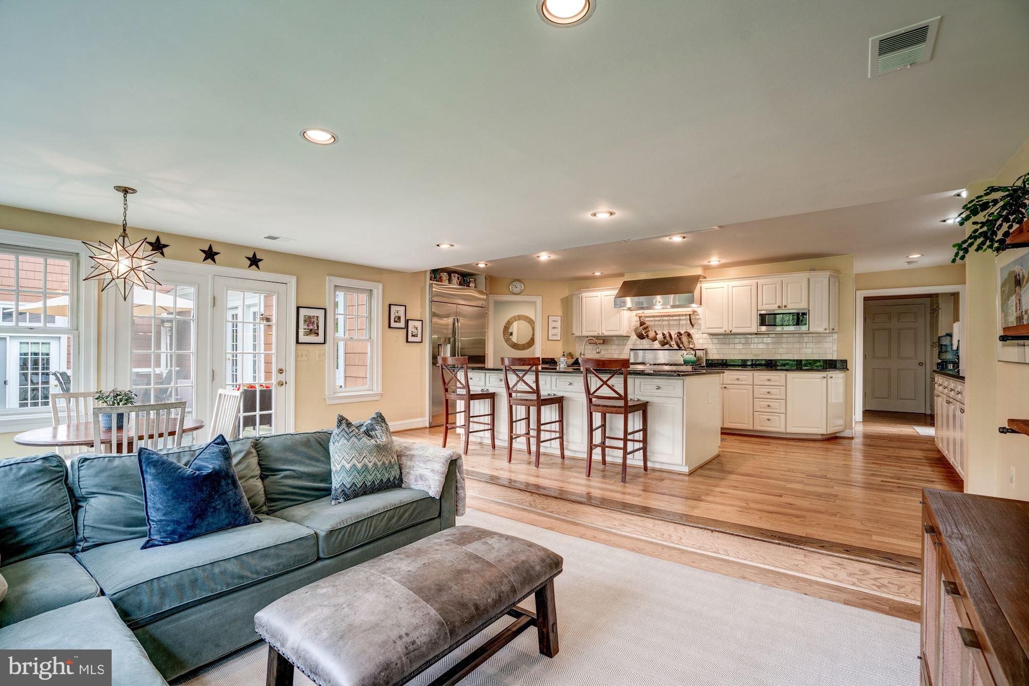 6705 Persimmon Tree Road Bethesda, MD 20817 - Photo 7 of 39