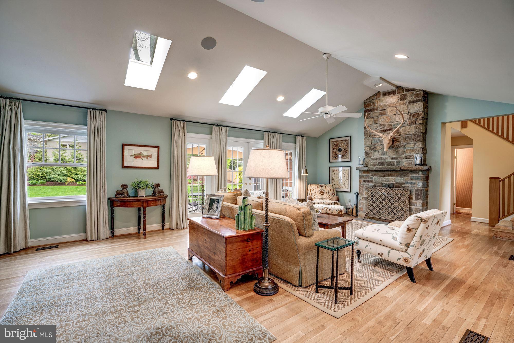 6705 Persimmon Tree Road Bethesda, MD 20817 - Photo 8 of 39