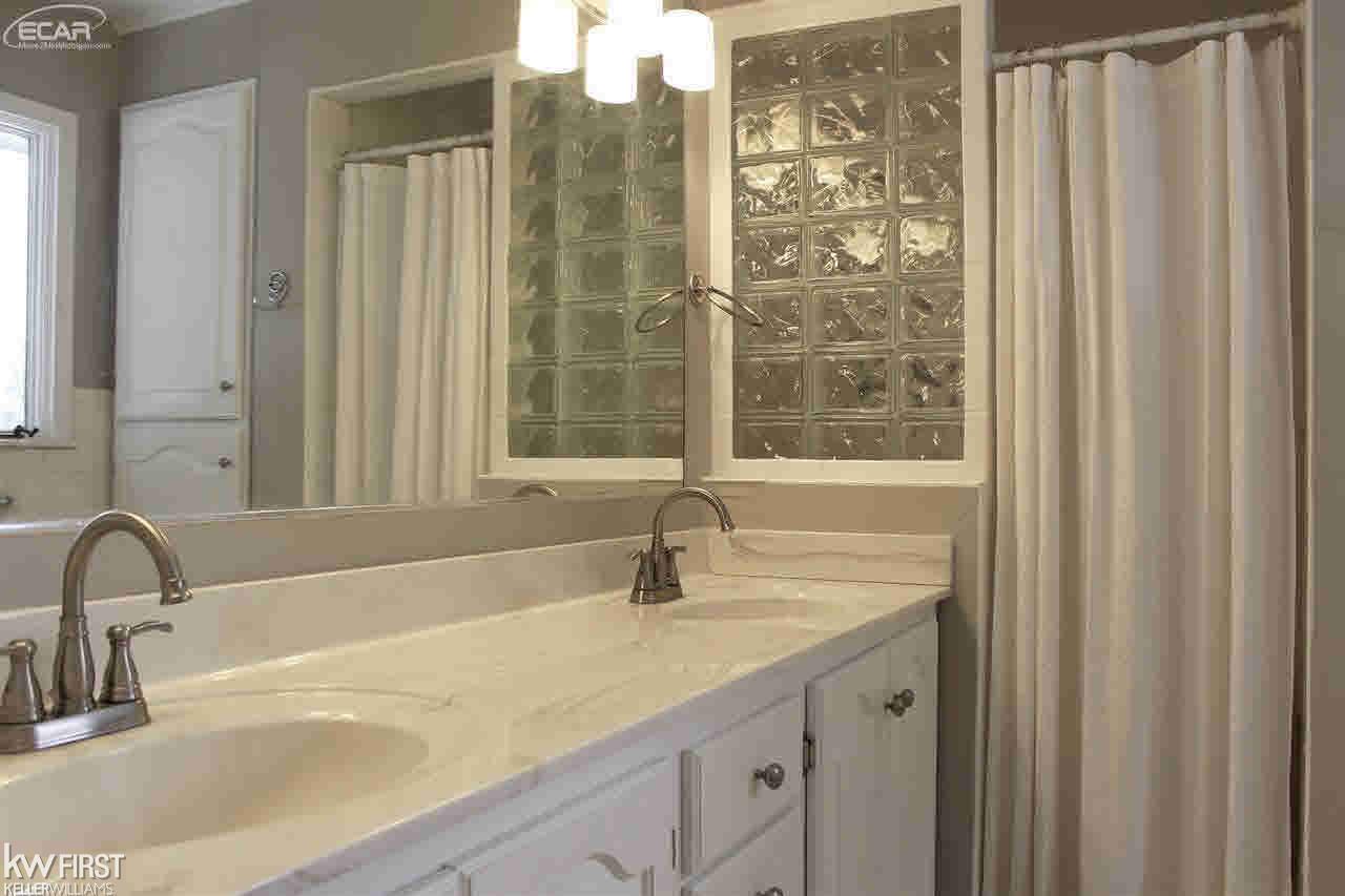 5422 Provincial Road Grand Blanc, MI 48439 - Photo 37 of 68 21410973-36.JPG