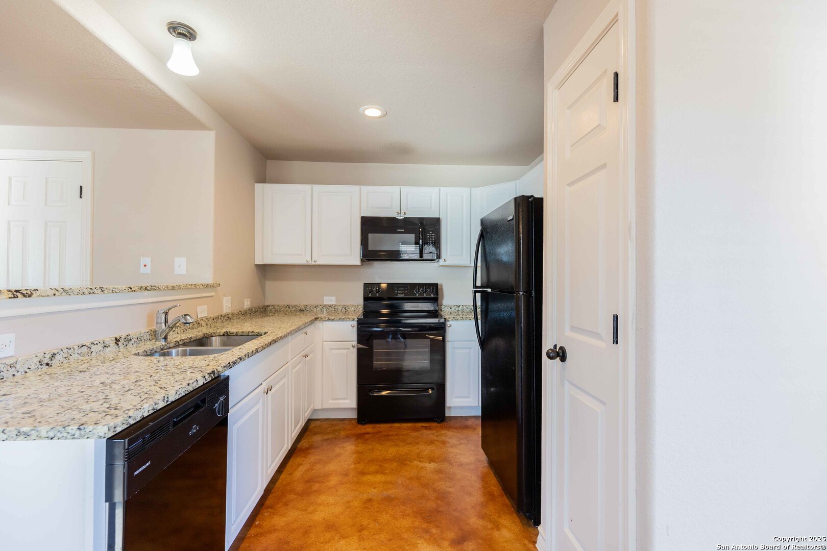 7314 Colina Way Converse, TX 78109 - Photo 12 of 34