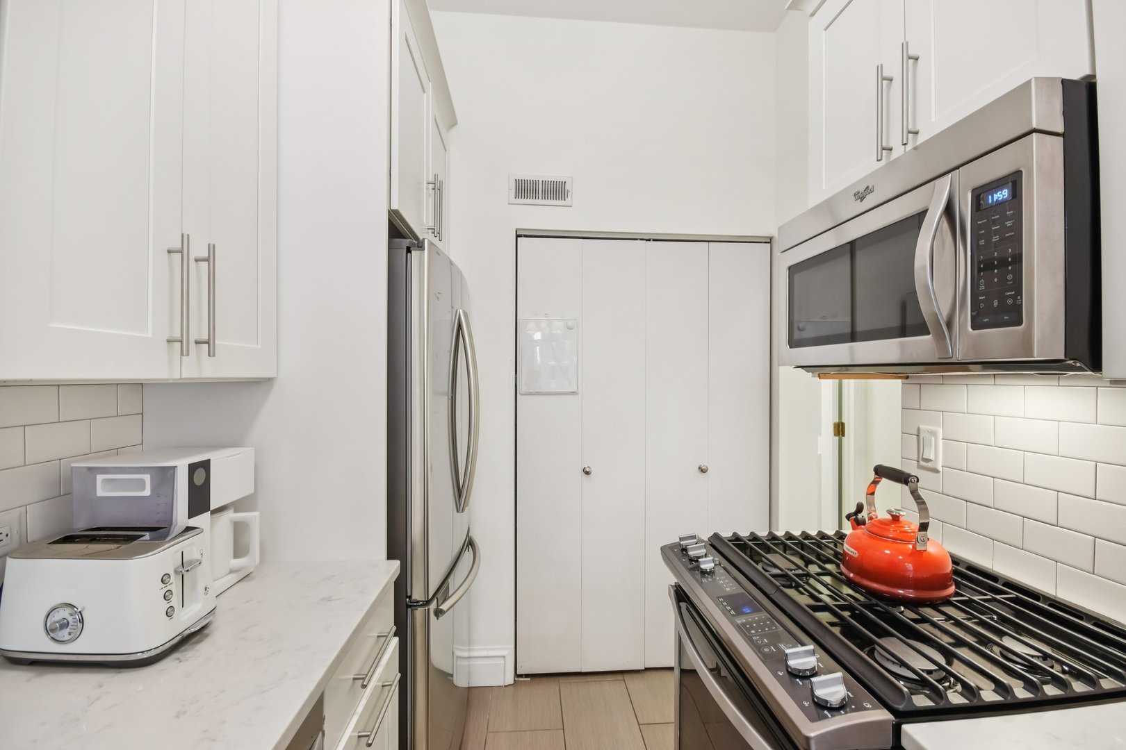 2142 North Racine Avenue, Unit 2 Chicago, IL 60614 - Photo 12 of 31 Gallery Image 12