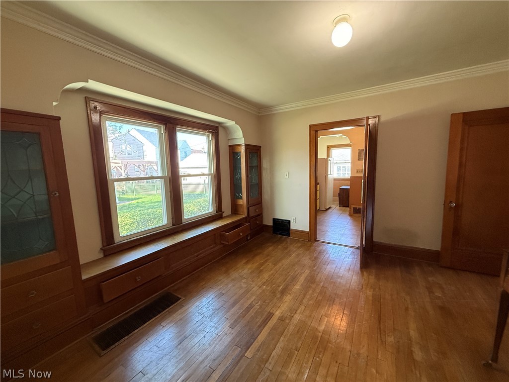 18309 Edgerton Road Cleveland, OH 44119 - Photo 4 of 20 DN Unit Dining