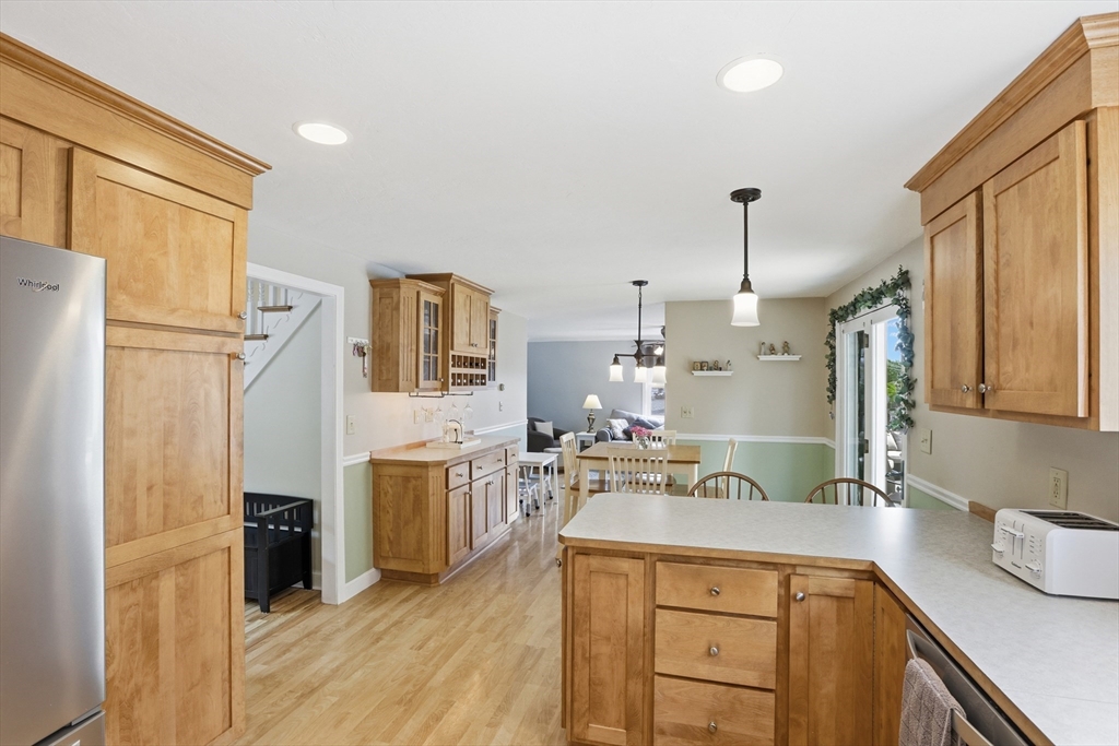 2 Alan Road Hudson, MA 01749 - Photo 10 of 42