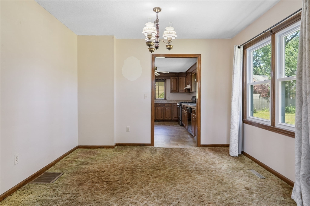 25 Prince Avenue West Springfield, MA 01089 - Photo 10 of 31