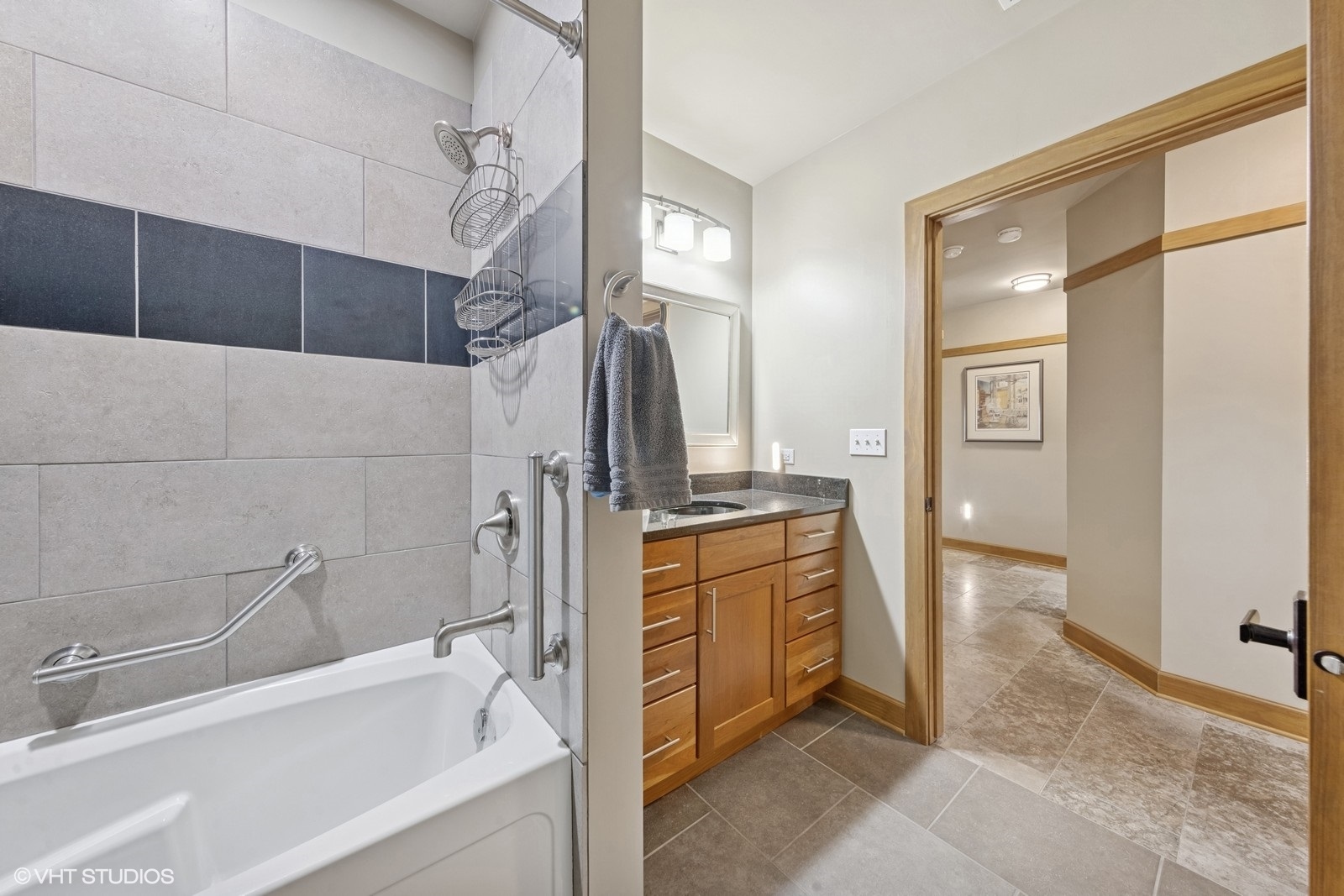 14 South Prospect Street, Unit 508 Roselle, IL 60172 - Photo 16 of 23 a bathroom with a bathtub sink and mirror