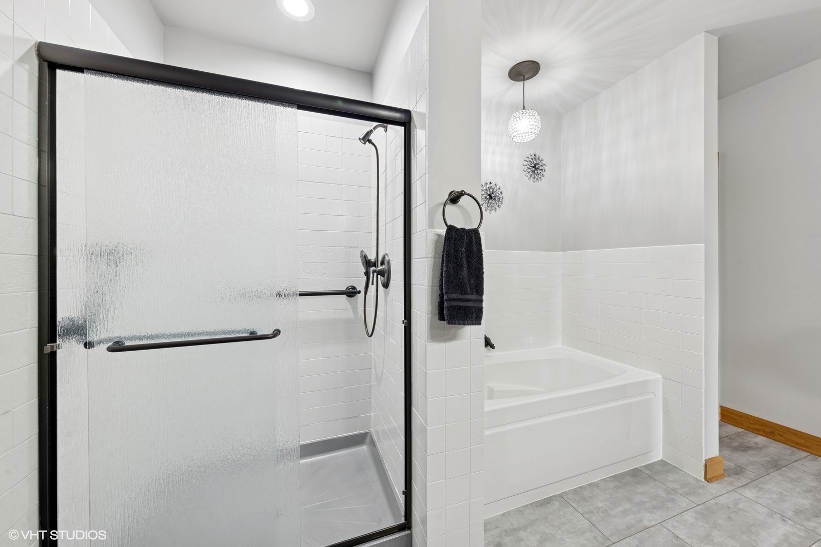 14 South Prospect Street, Unit 508 Roselle, IL 60172 - Photo 20 of 23 a bathroom with a bathtub and a shower