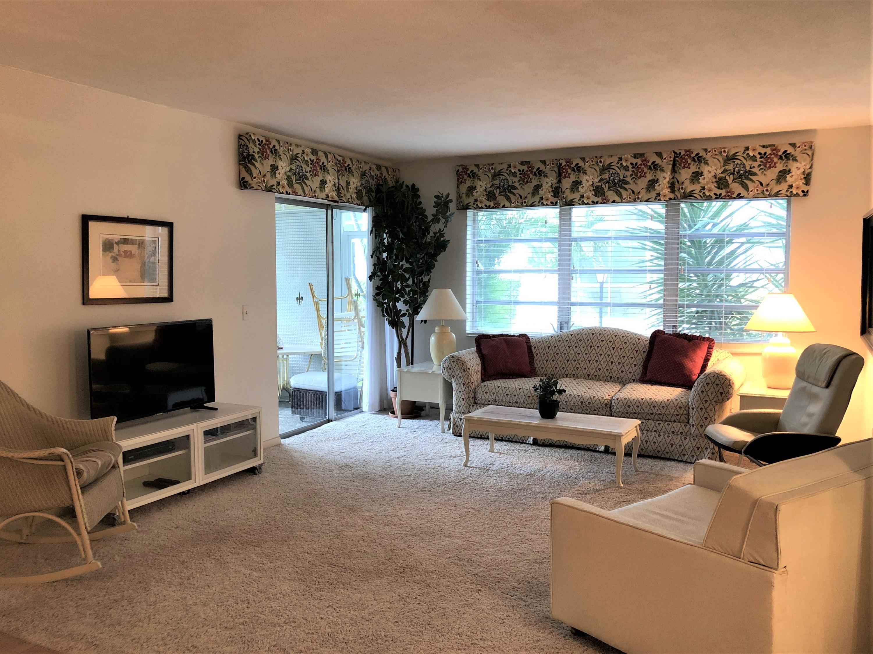 25 Southeast 13th Street, Unit A1 Boca Raton, FL 33432 - Photo 3 of 24 LIVING ROOM