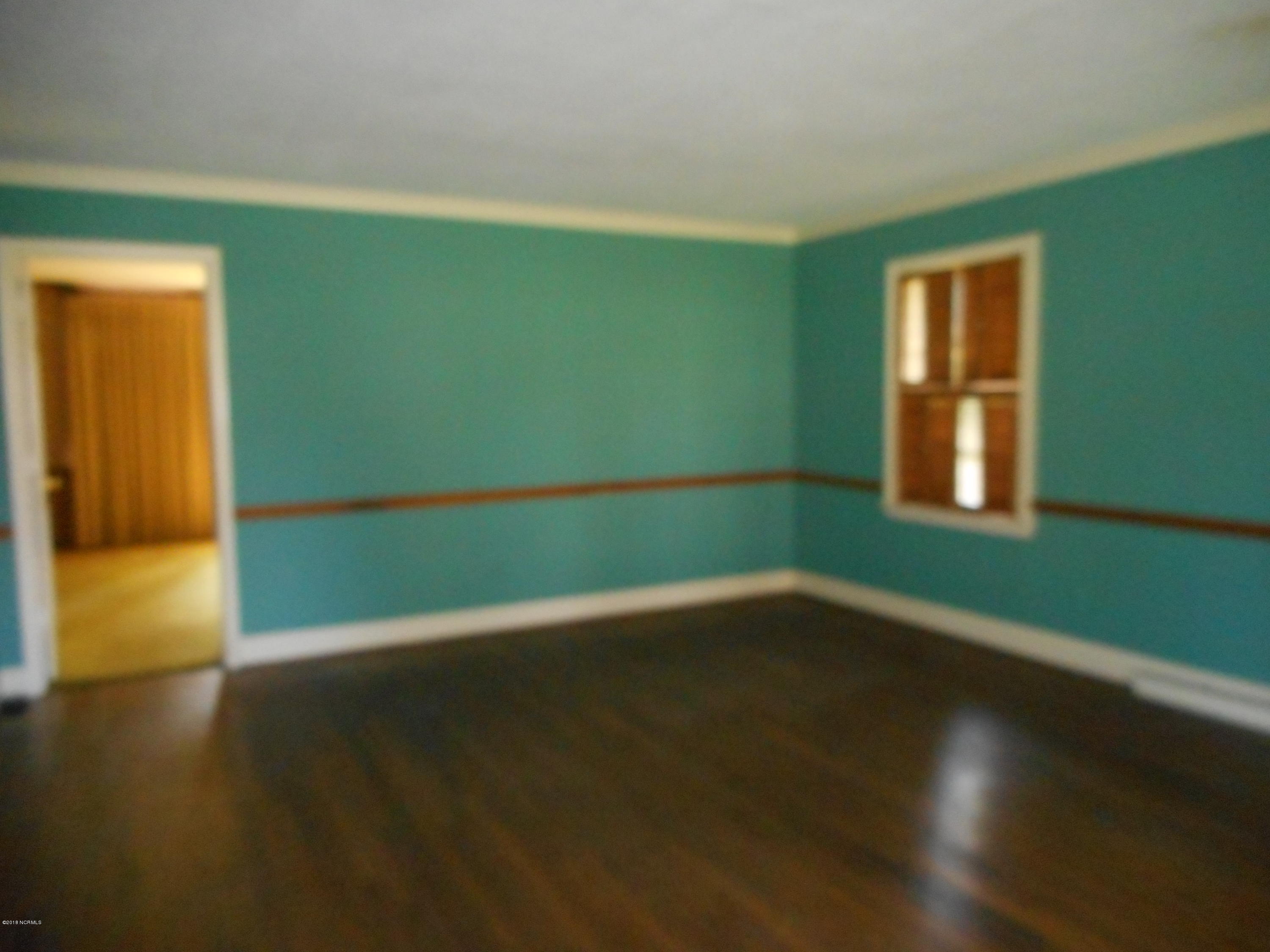 1907 Hardee Road Kinston, NC 28504 - Photo 5 of 34 Living 2