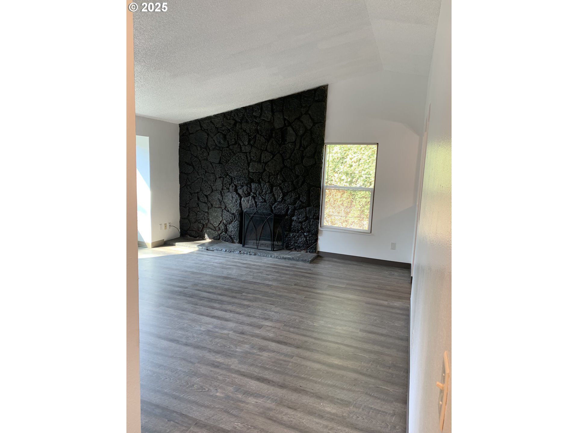 19778 Southwest 68th Avenue Tualatin, OR 97062 - Photo 4 of 15