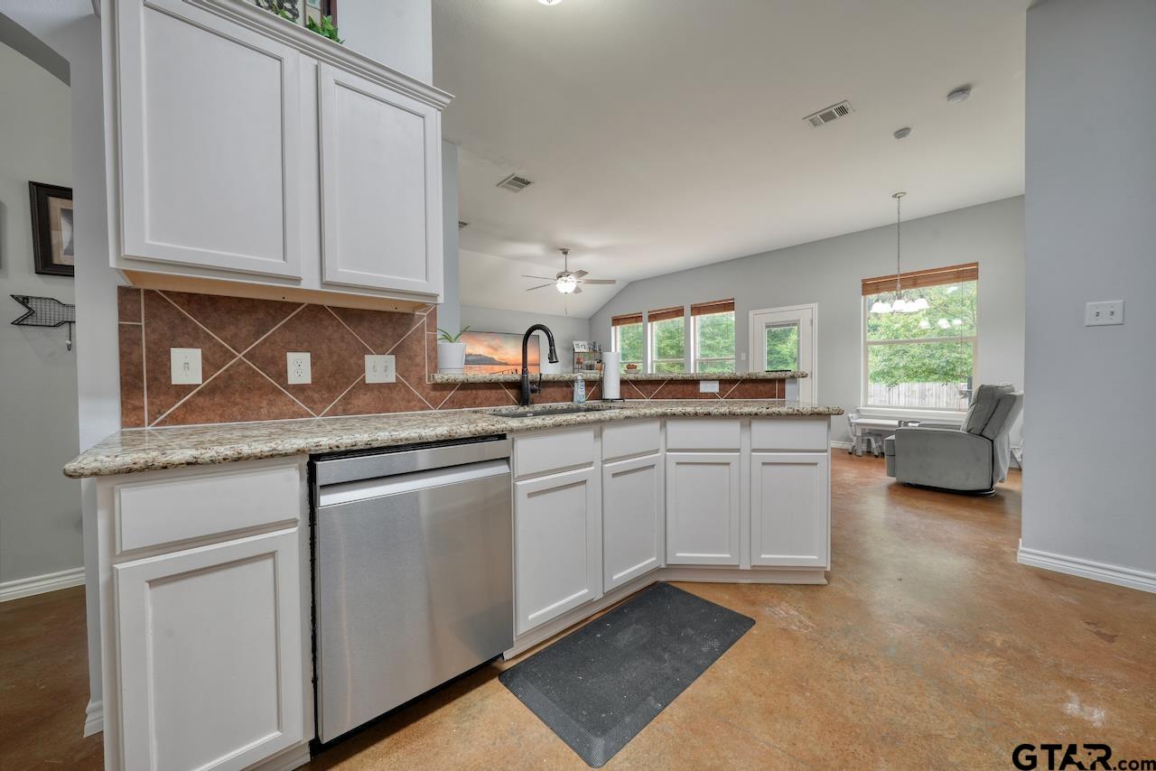 1306 Swinging Bridge Road Longview, TX 75604 - Photo 14 of 48