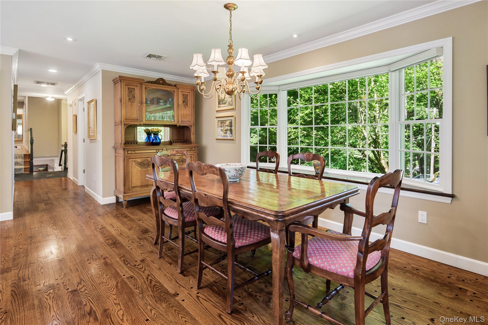 105 Cross Ridge Road Chappaqua, NY 10514 - Photo 21 of 43 Dining area with bay window