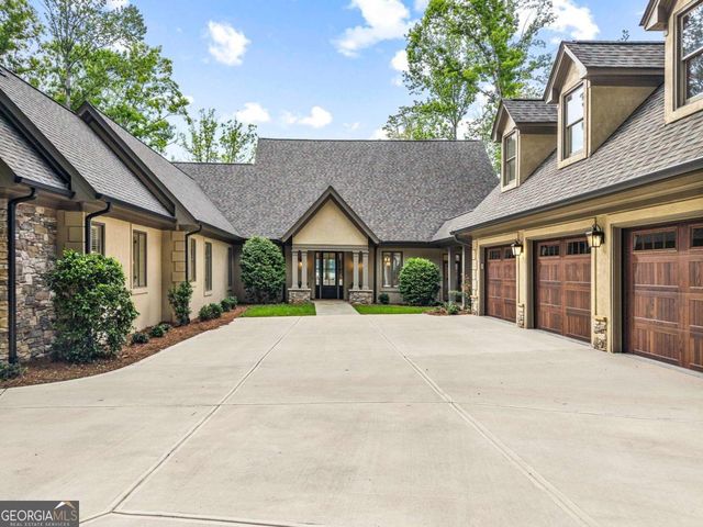 a view of a house with a yard table and chairs
