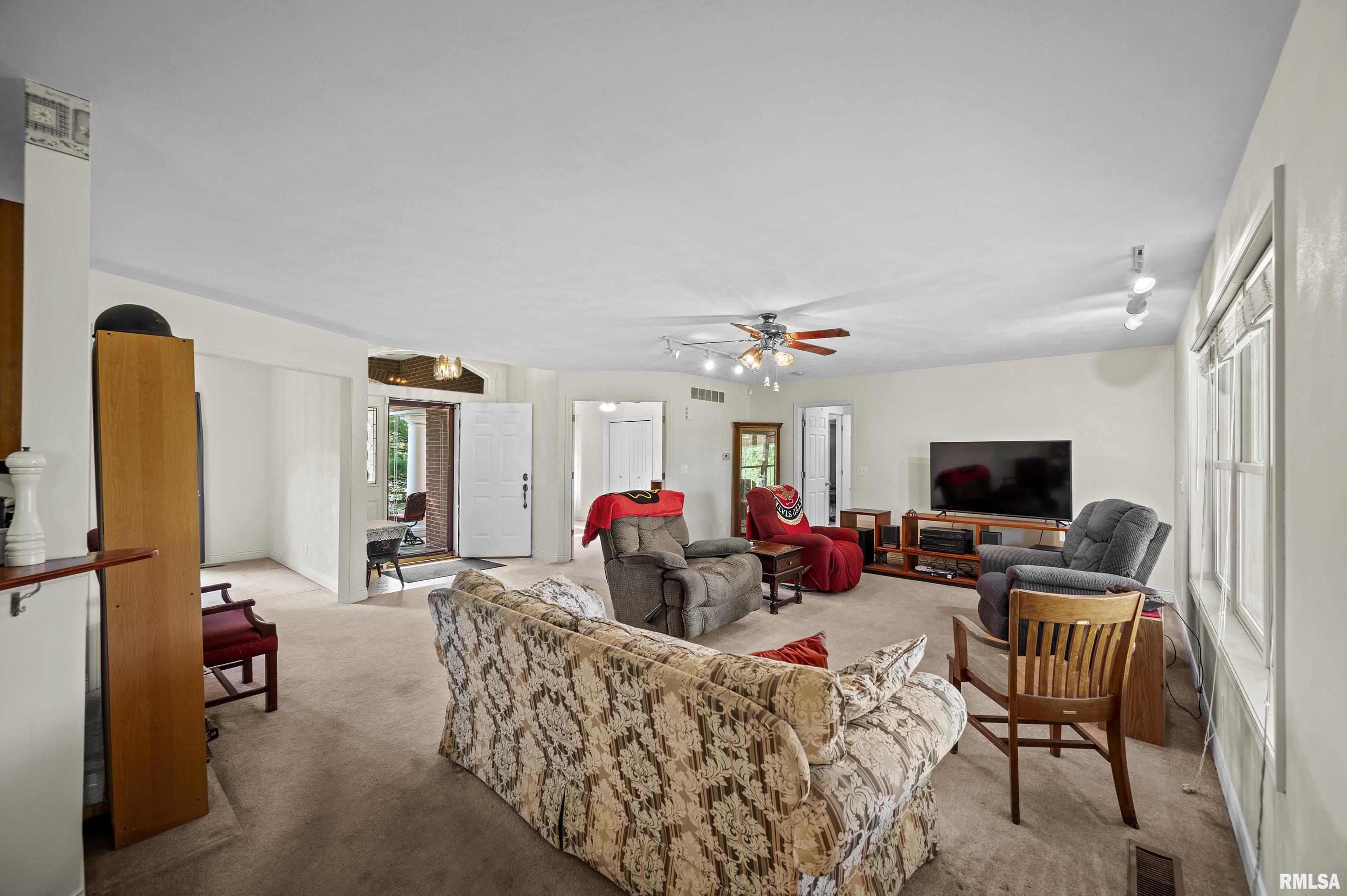 16202 North Centerville Road Edelstein, IL 61526 - Photo 6 of 47 Gallery Image 6