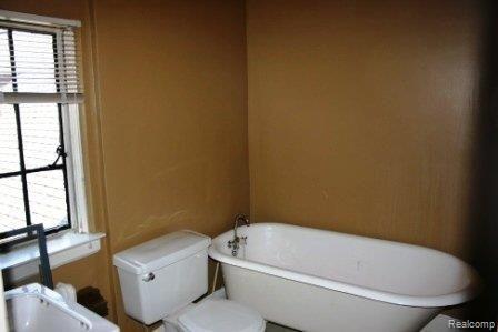 394 Rivard Boulevard Grosse Pointe, MI 48230 - Photo 11 of 15 rivard 3rdfloor ba