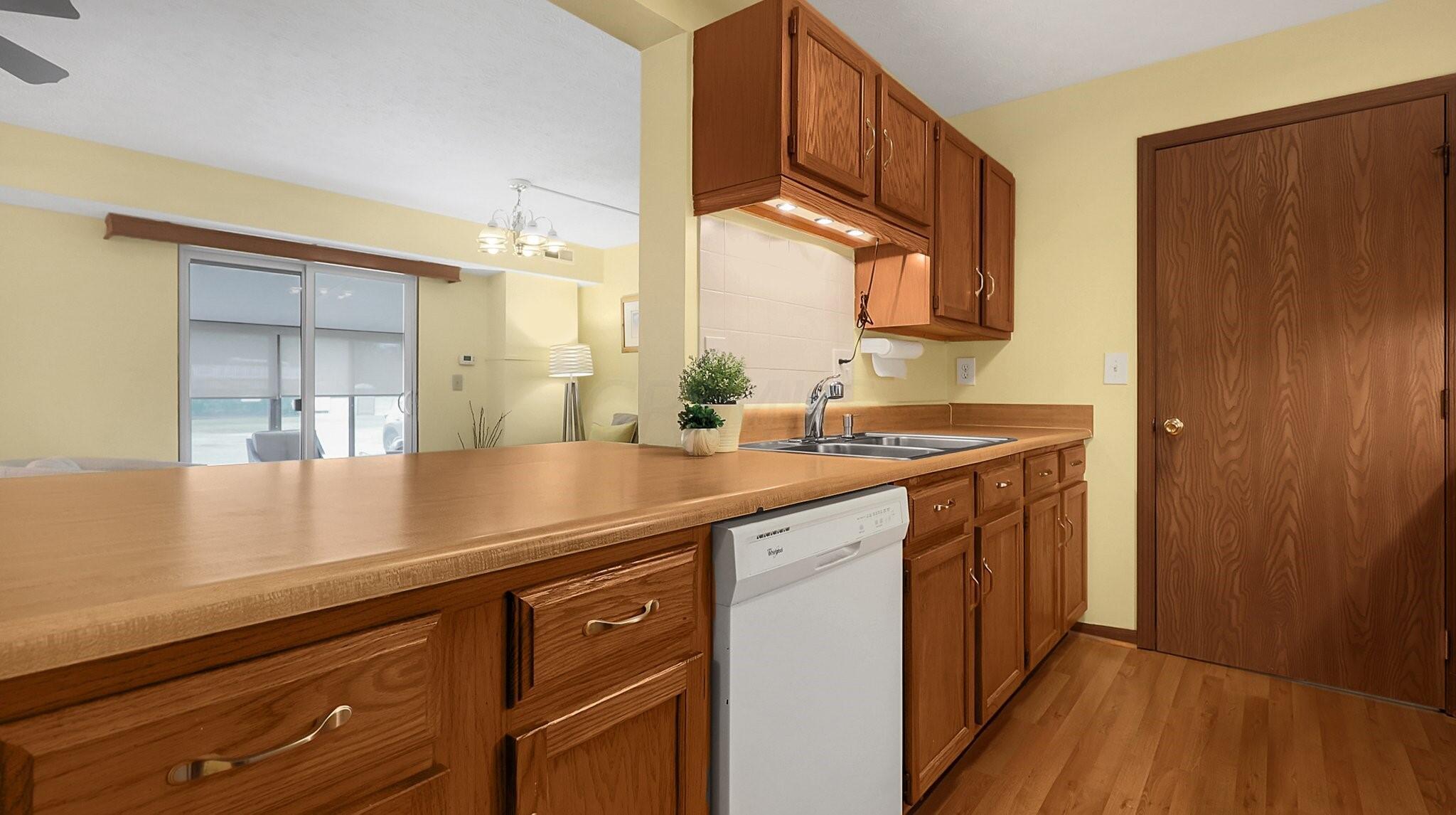 4117 Karl Road, Unit 107 Columbus, OH 43224 - Photo 9 of 22 Karl.Kitchen3