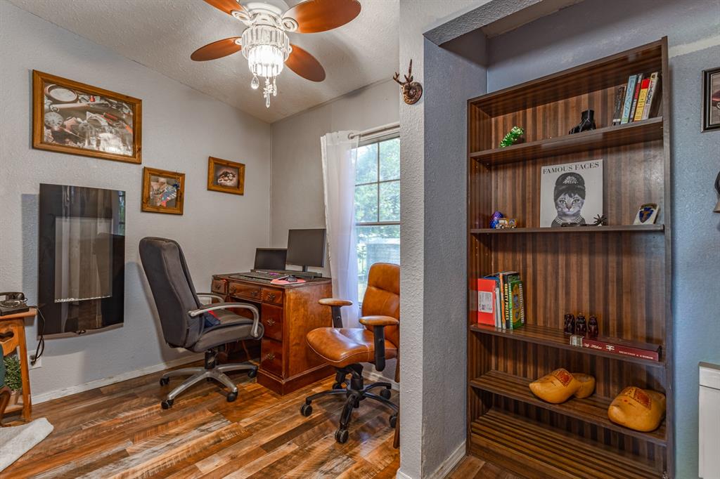 75 Southern Road Mineral Wells, TX 76067 - Photo 21 of 31 a workspace with furniture and window