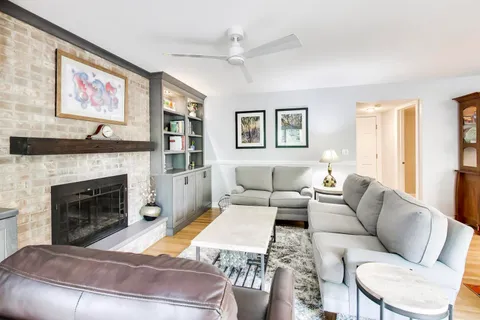 $470,000 | 401 Quigley Street, Mundelein, IL 60060
