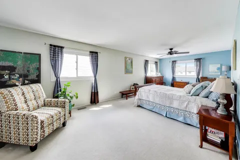 $470,000 | 401 Quigley Street, Mundelein, IL 60060