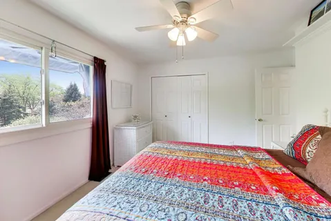 $470,000 | 401 Quigley Street, Mundelein, IL 60060