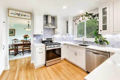 $470,000 | 401 Quigley Street, Mundelein, IL 60060