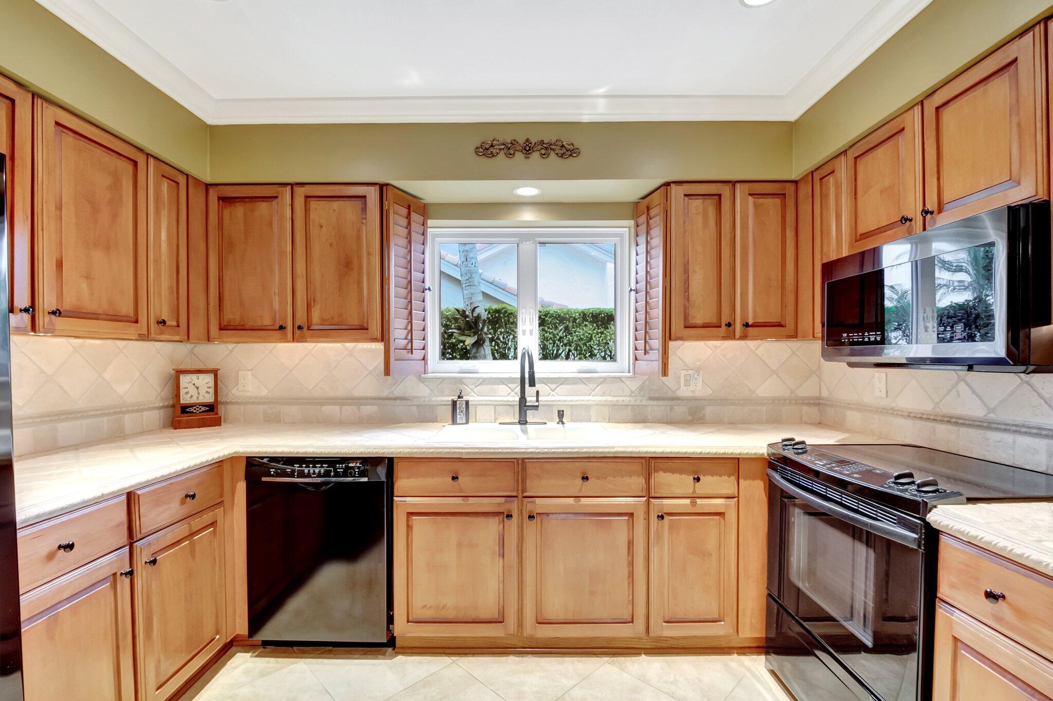 9758 Erica Court Boca Raton, FL 33496 - Photo 17 of 74 Kitchen