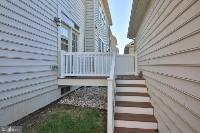 a view of entryway with a front door