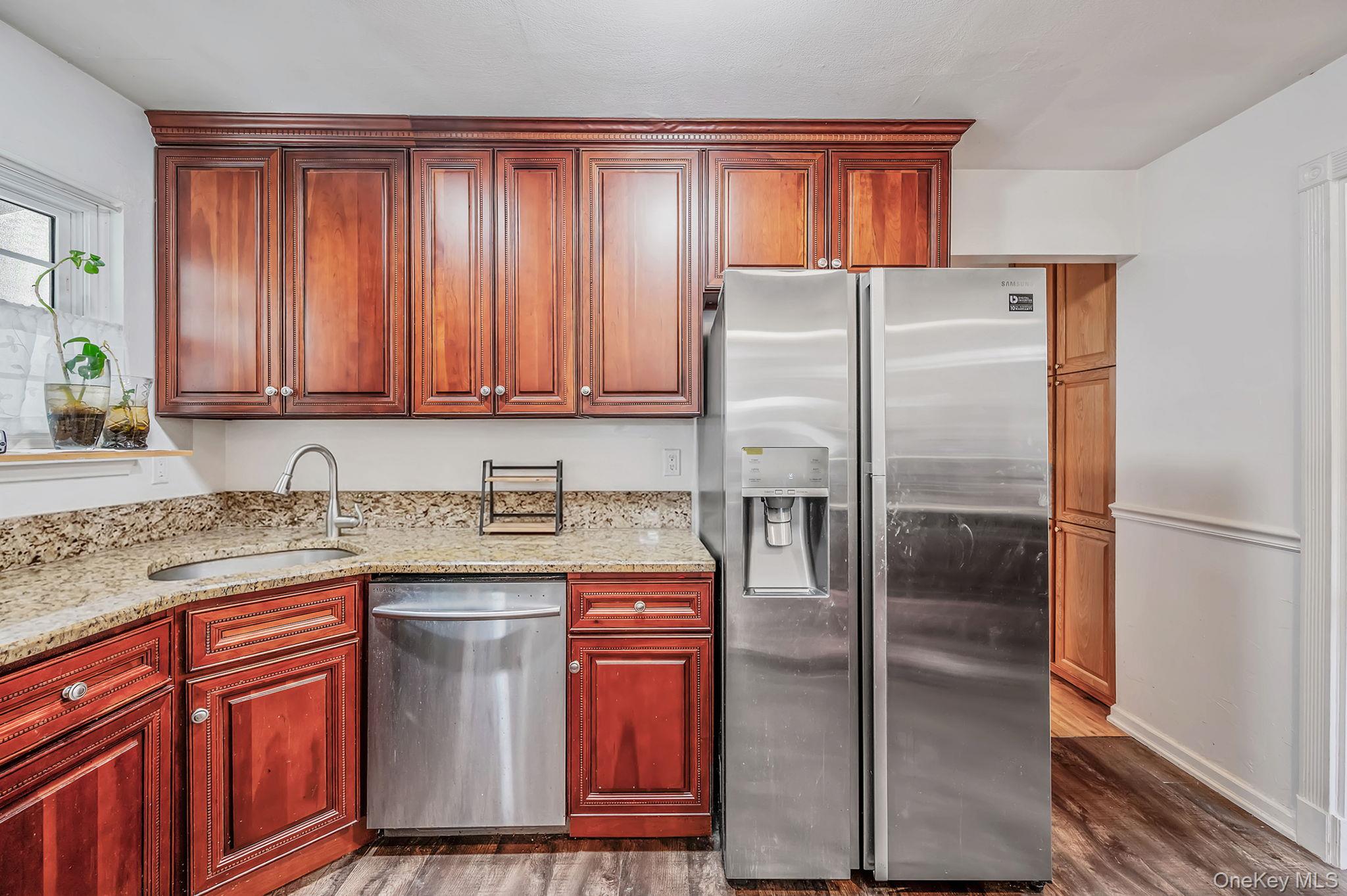 225 Ralph Avenue Babylon, NY 11702 - Photo 8 of 18