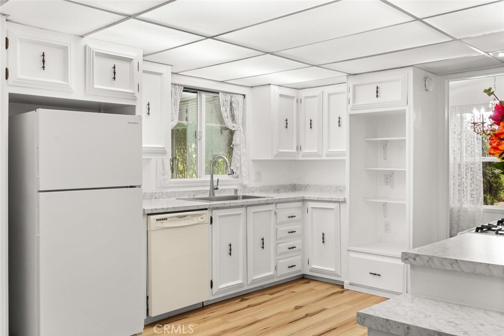 1901 Dayton Road, Unit 27 Chico, CA 95928 - Photo 18 of 53 Spacious kitchen