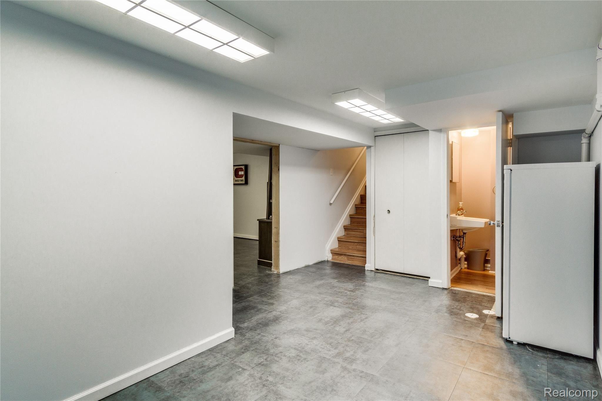 28015 Ridgebrook Road Farmington, MI 48334 - Photo 29 of 35 Interiors (29 of 35).jpg