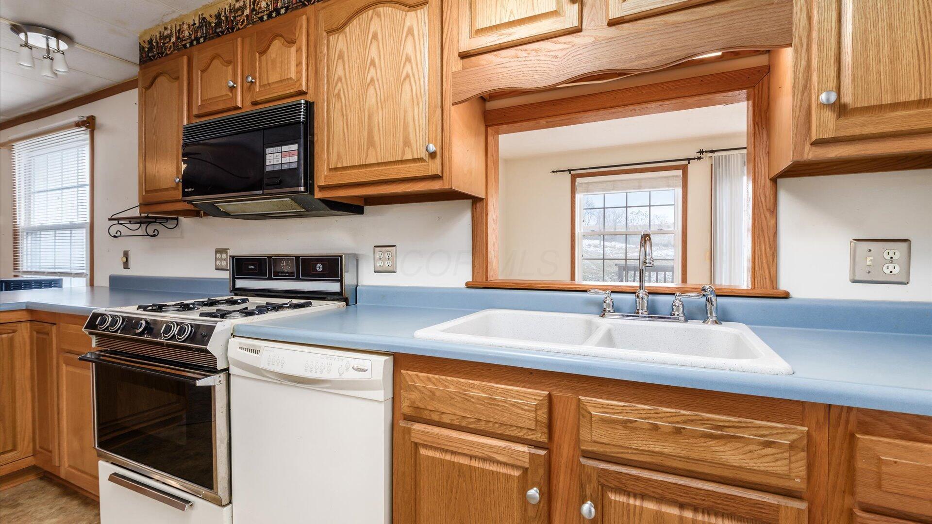 9390 Perryton Road Frazeysburg, OH 43822 - Photo 10 of 27 09-zj 9390 Perryton Rd040
