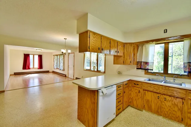 $425,000 | 41477 County Road 183, Sauk Centre, MN 56378