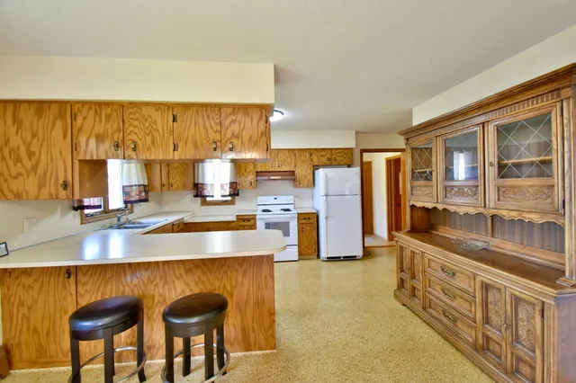 $425,000 | 41477 County Road 183, Sauk Centre, MN 56378