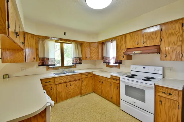 $425,000 | 41477 County Road 183, Sauk Centre, MN 56378