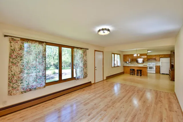 $425,000 | 41477 County Road 183, Sauk Centre, MN 56378