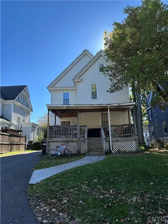 $1,900 | 1801 James Street, Unit 2, Syracuse, NY 13206