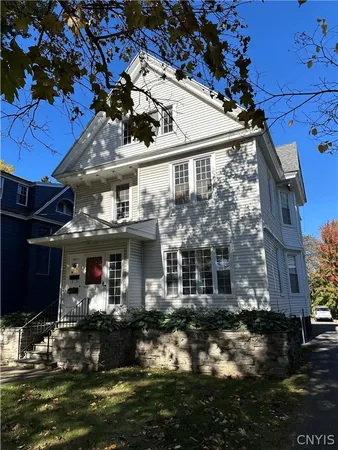 $1,900 | 1801 James Street, Unit 2, Syracuse, NY 13206