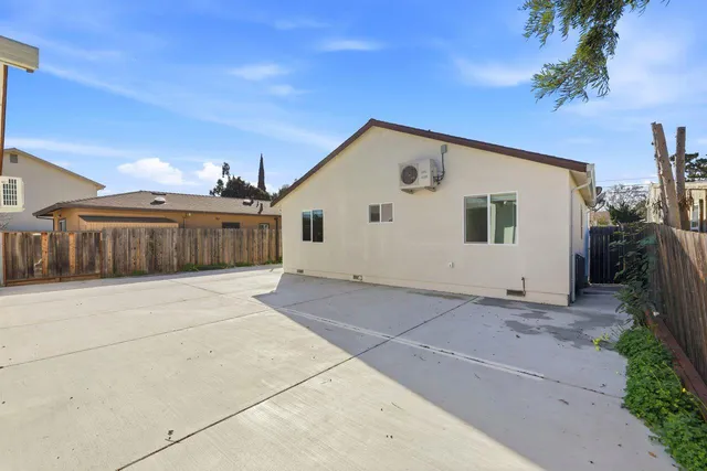 a view of a house with a backyard