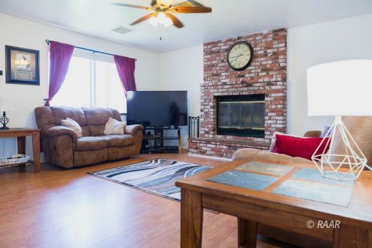 637 South Lakeview Court Ridgecrest, CA 93555 - Photo 6 of 28