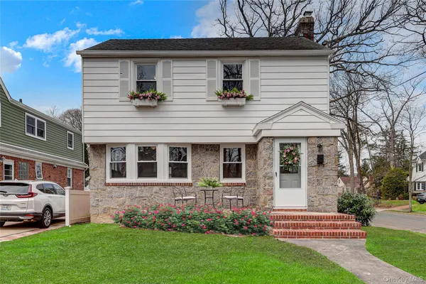 $799,000 | 31 Carol Street, Lynbrook, NY 11563