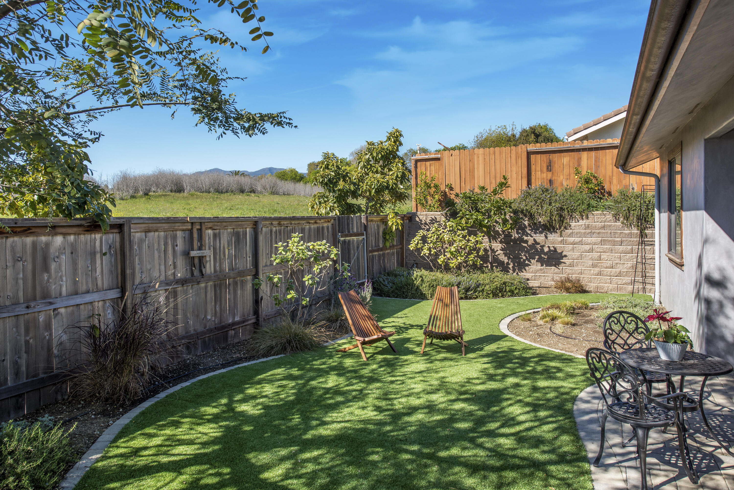 7 Baker Lane Goleta, CA 93117 - Photo 16 of 21 Rear yard