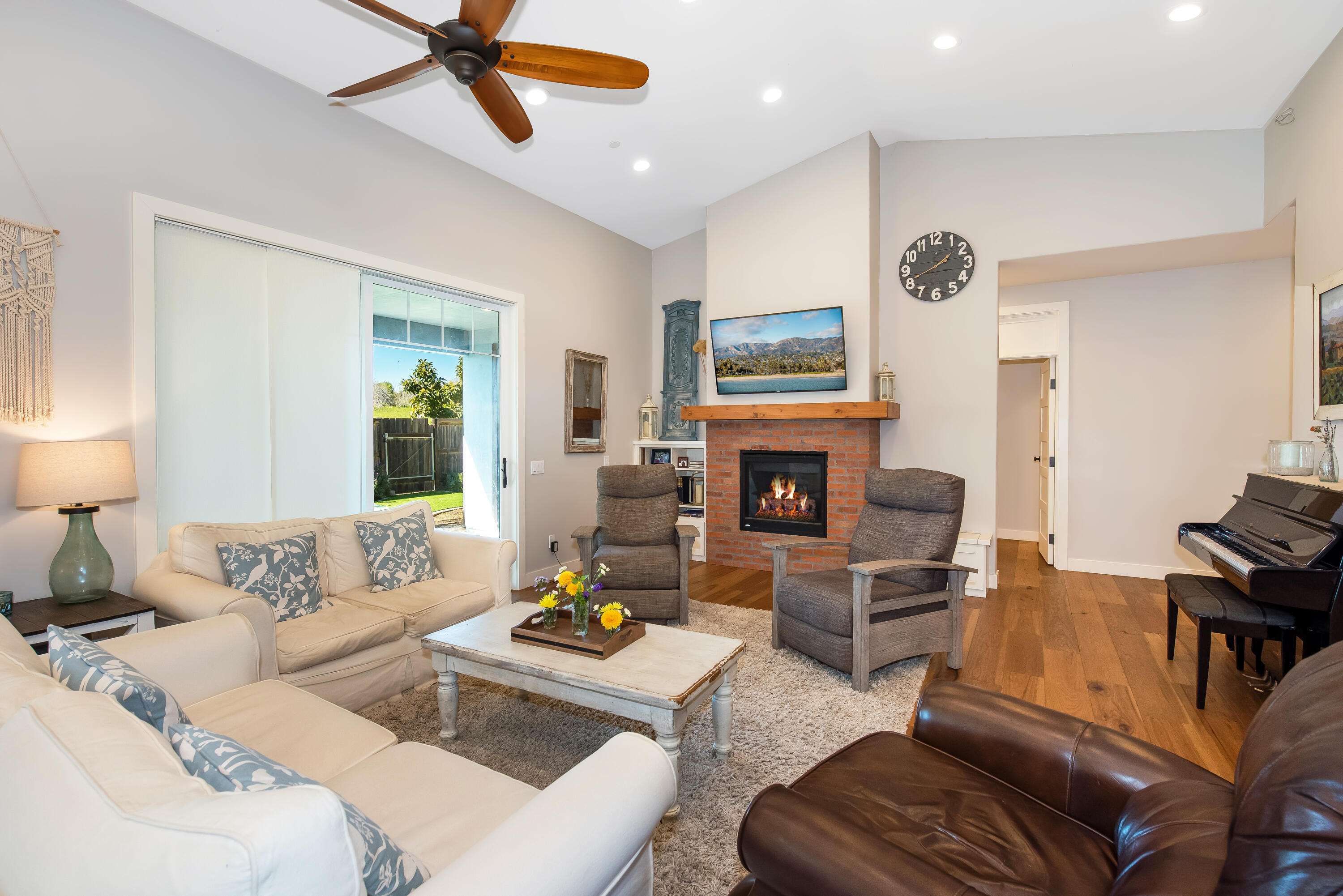 7 Baker Lane Goleta, CA 93117 - Photo 3 of 21 Living Room Seating