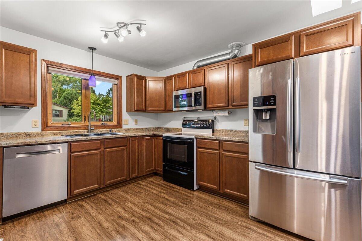 819 Kings Ridge Court East West Bend, WI 53090 - Photo 7 of 41 Updated Kitchen