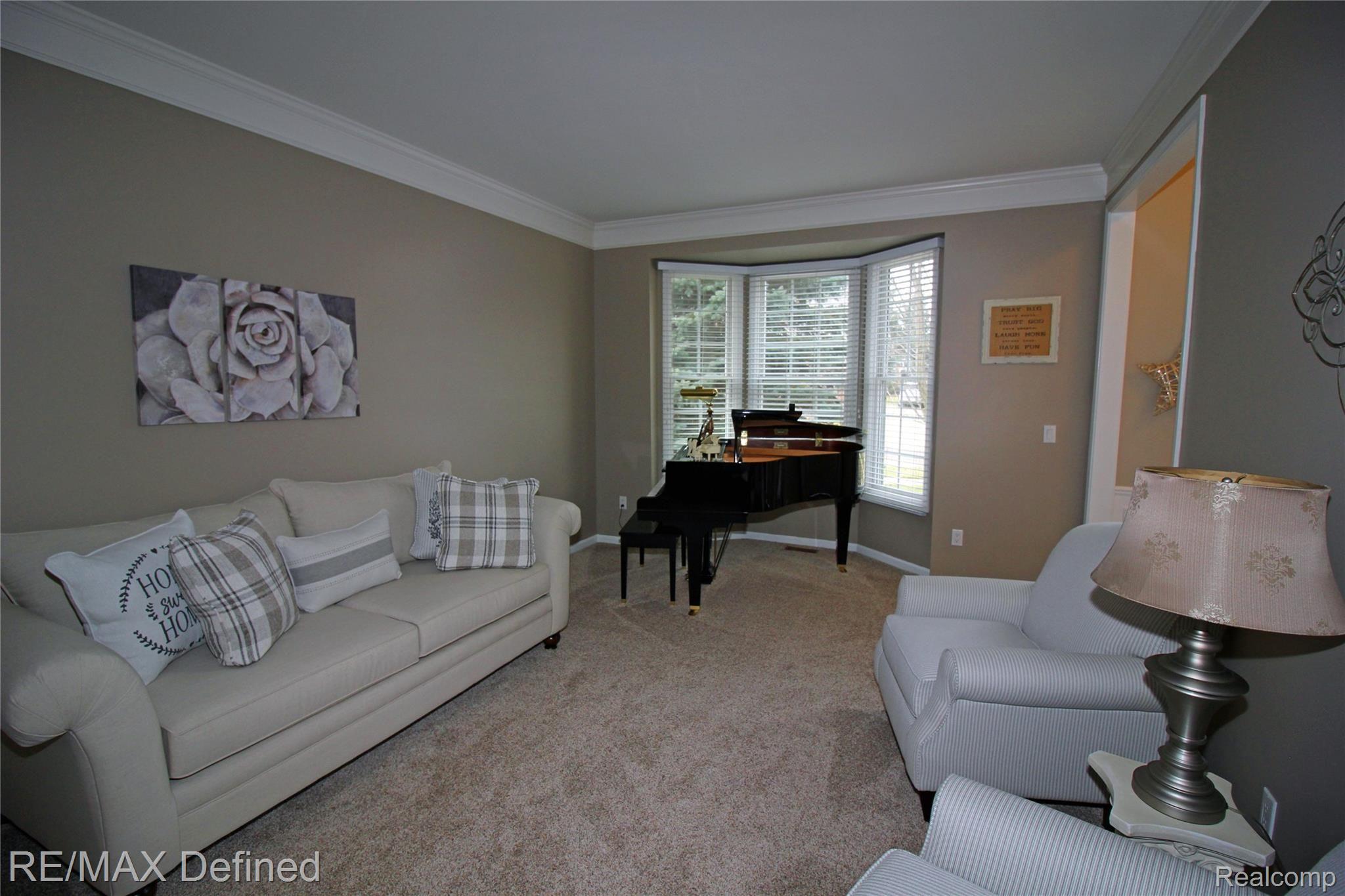 1062 Miners Run Rochester, MI 48306 - Photo 8 of 35 Living Room with Bay Window