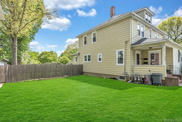 $2,900 | 29 Ford Street, Glen Cove, NY 11542