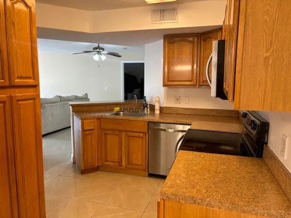 $2,600 | 9033 Wiles Road, Unit 102, Coral Springs, FL 33067