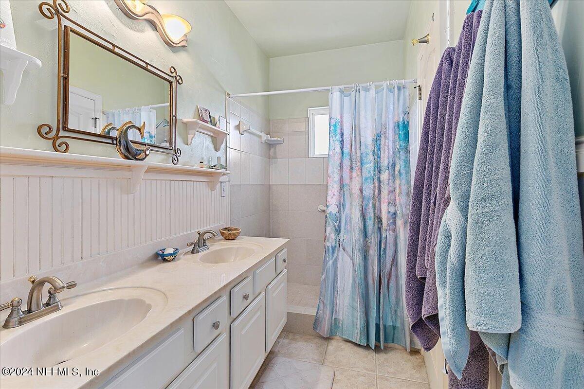 5705 Rudolph Avenue St. Augustine, FL 32080 - Photo 27 of 37 27-Primary Bathroom